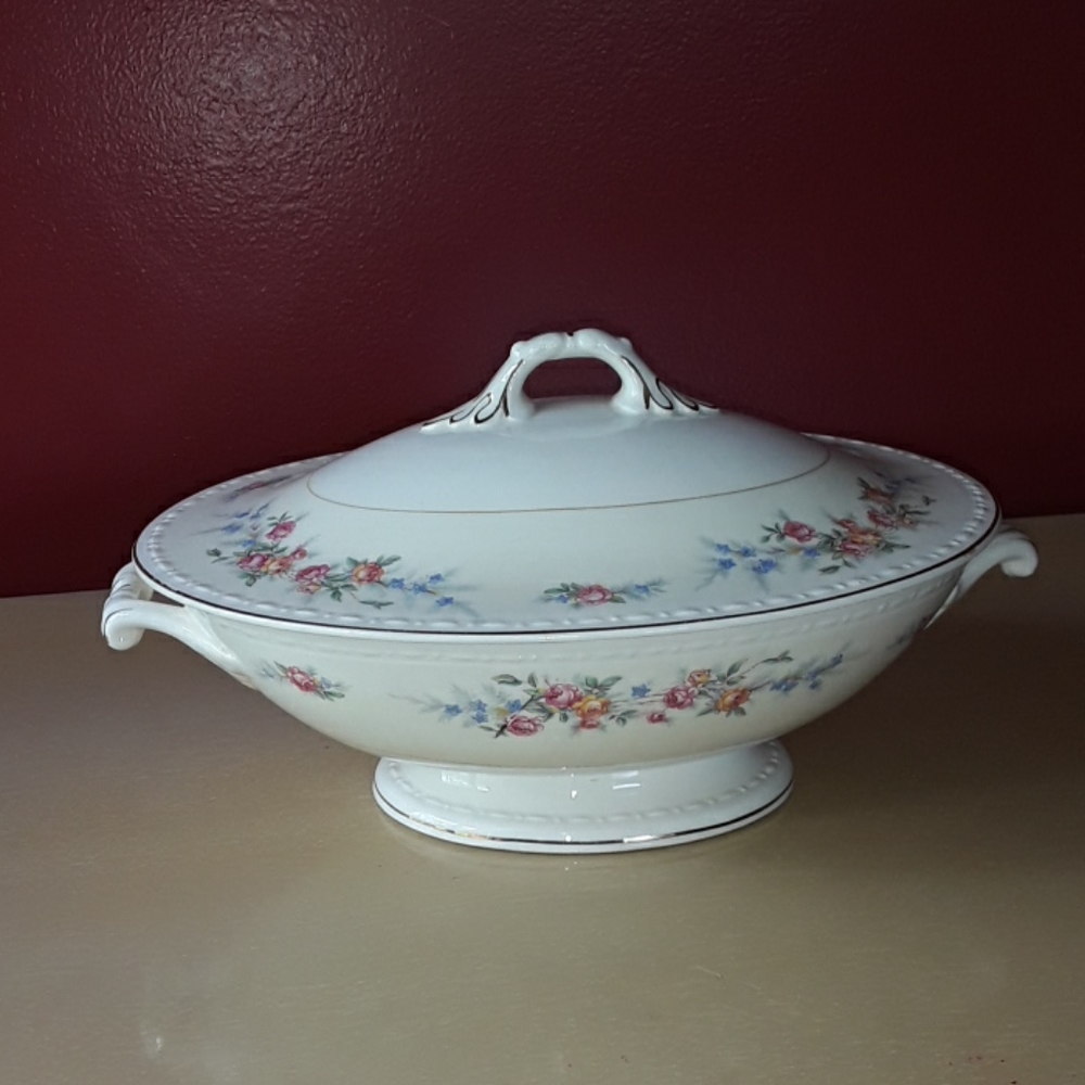 Beautiful Antique/Vintage Homer Laughlin Dish